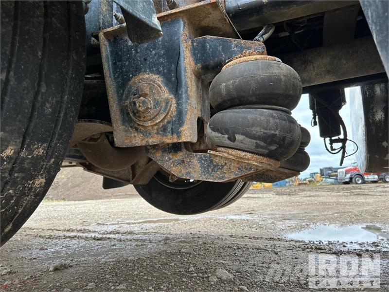 Kenworth Extreme XTR25HD on  Kenworth T880 8x4 Stone Spread ماكينات الحصاة والخرسانة