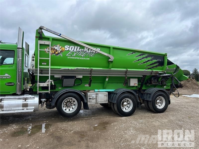Kenworth Extreme XTR25HD on  Kenworth T880 8x4 Stone Spread ماكينات الحصاة والخرسانة
