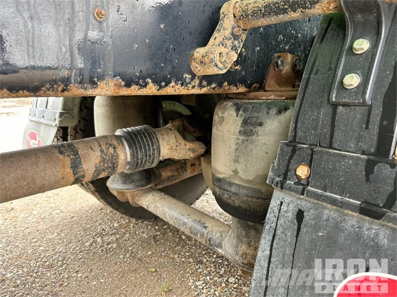 Kenworth Extreme XTR25HD on  Kenworth T880 8x4 Stone Spread ماكينات الحصاة والخرسانة