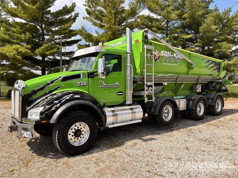 Kenworth Extreme XTR25HD on  Kenworth T880 8x4 Stone Spread ماكينات الحصاة والخرسانة
