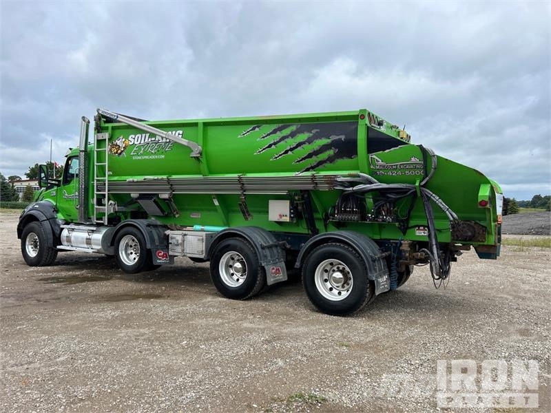 Kenworth Extreme XTR25HD on  Kenworth T880 8x4 Stone Spread ماكينات الحصاة والخرسانة