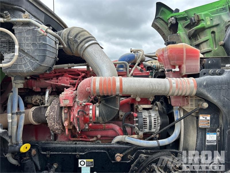 Kenworth Extreme XTR25HD on  Kenworth T880 8x4 Stone Spread ماكينات الحصاة والخرسانة