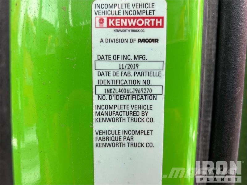 Kenworth Extreme XTR25HD on  Kenworth T880 8x4 Stone Spread ماكينات الحصاة والخرسانة