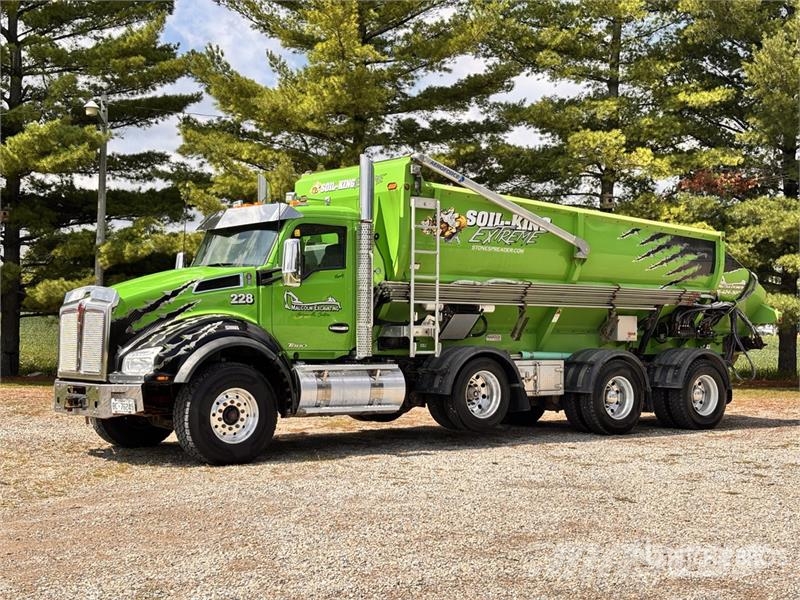 Kenworth Extreme XTR25HD on  Kenworth T880 8x4 Stone Spread ماكينات الحصاة والخرسانة