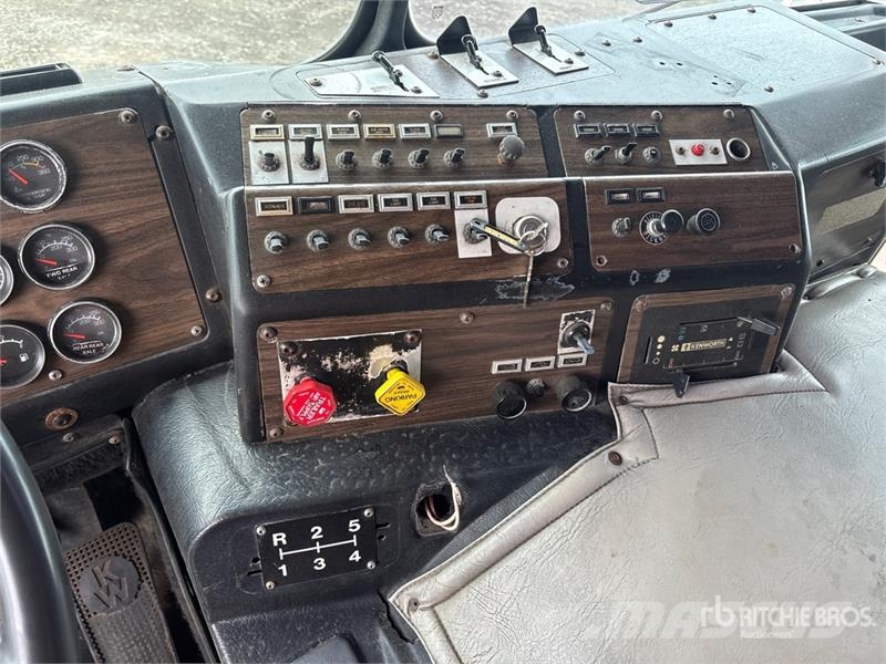 Kenworth K100E Vetopöytäautot