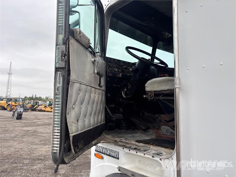 Kenworth K100E Vetopöytäautot