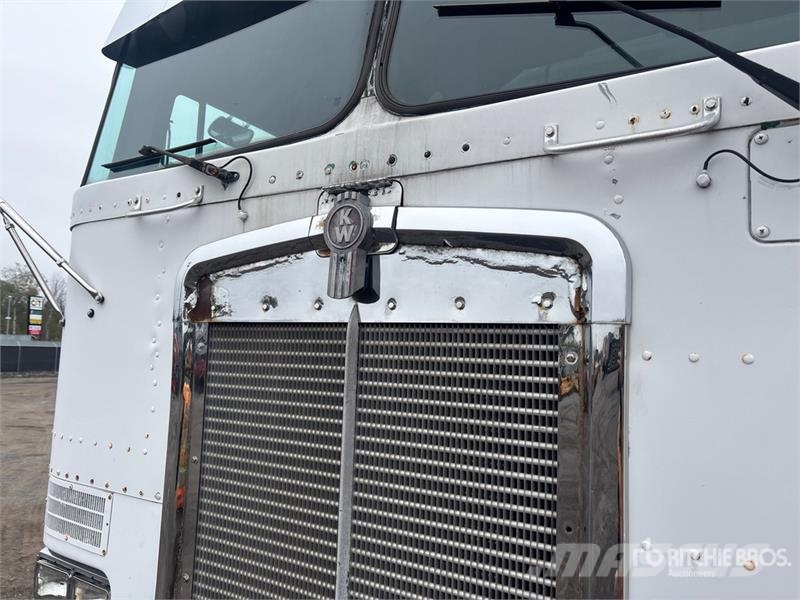 Kenworth K100E Vetopöytäautot