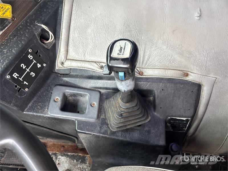Kenworth K100E Vetopöytäautot