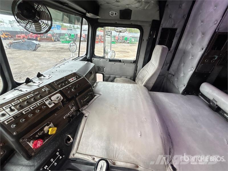 Kenworth K100E Vetopöytäautot