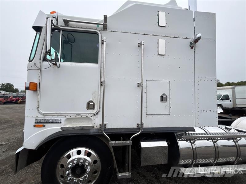 Kenworth K100E Vetopöytäautot