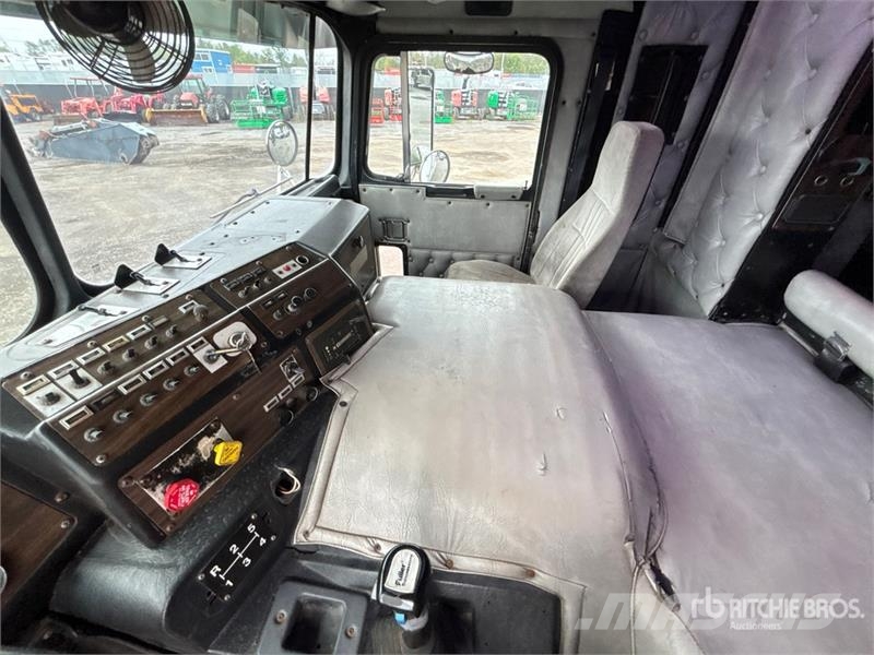 Kenworth K100E Vetopöytäautot