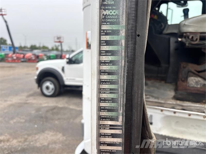 Kenworth K100E Vetopöytäautot