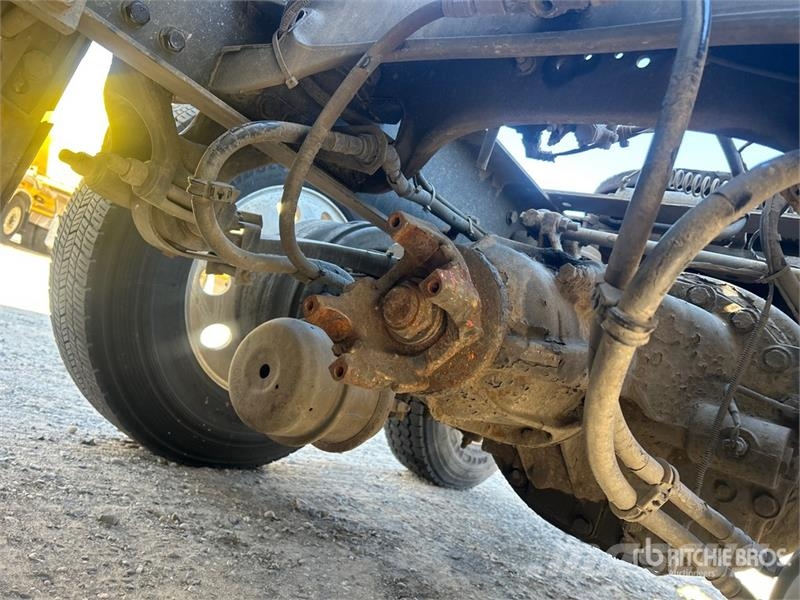 Kenworth T-680 6x4 T/A Day Cab Truck Tractor Ťahače