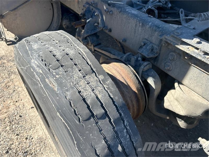 Kenworth T-680 6x4 T/A Day Cab Truck Tractor Ťahače