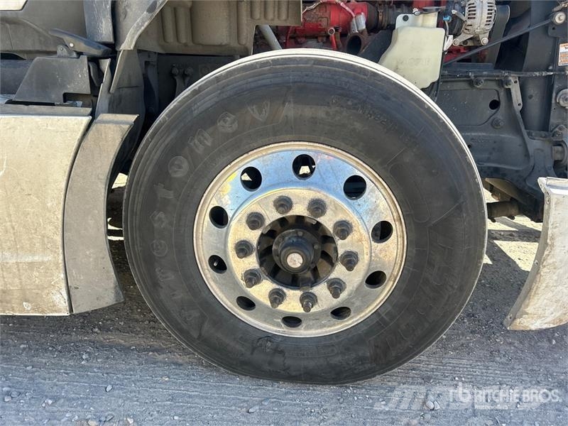 Kenworth T-680 6x4 T/A Day Cab Truck Tractor Ťahače