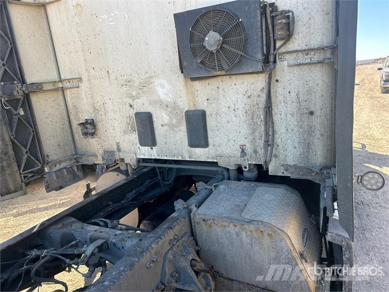 Kenworth T-680 6x4 T/A Day Cab Truck Tractor Ťahače