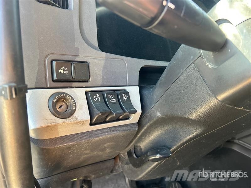 Kenworth T-680 6x4 T/A Day Cab Truck Tractor Ťahače