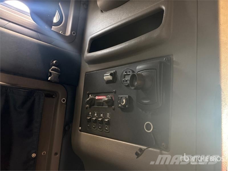 Kenworth T2000 6x4 T/A Sleeper Truck Tractor Vilcēji