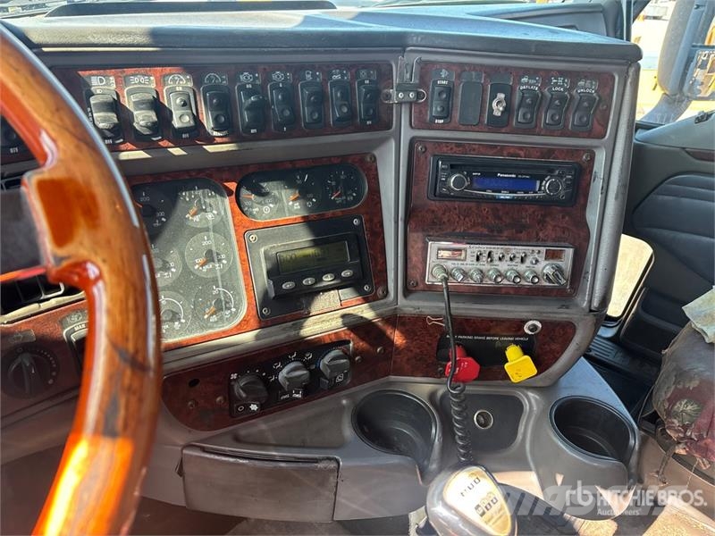 Kenworth T2000 6x4 T/A Sleeper Truck Tractor Vilcēji