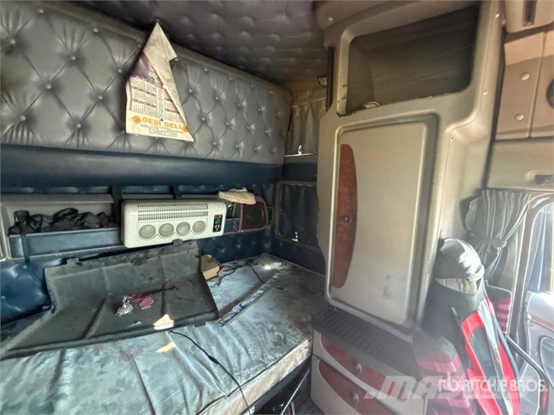 Kenworth T2000 6x4 T/A Sleeper Truck Tractor Vilcēji