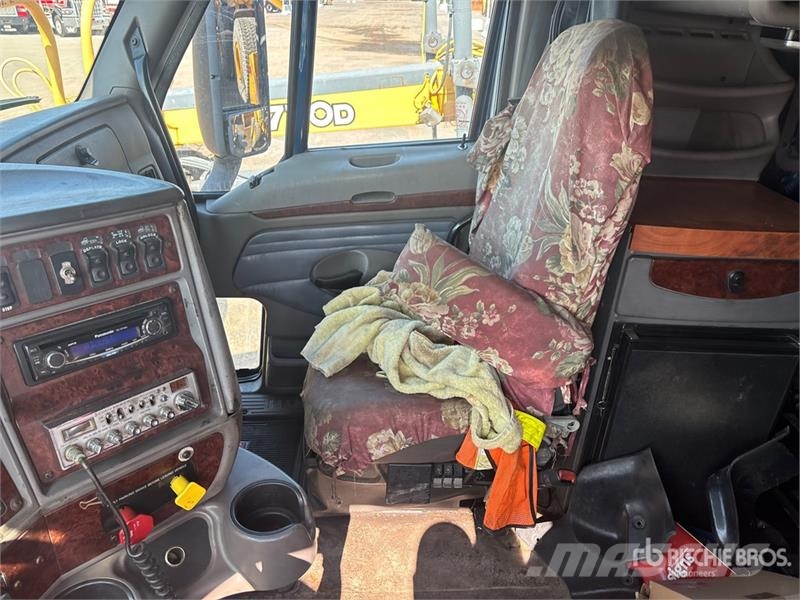 Kenworth T2000 6x4 T/A Sleeper Truck Tractor Vilcēji