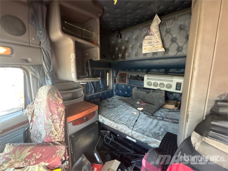 Kenworth T2000 6x4 T/A Sleeper Truck Tractor Vilcēji