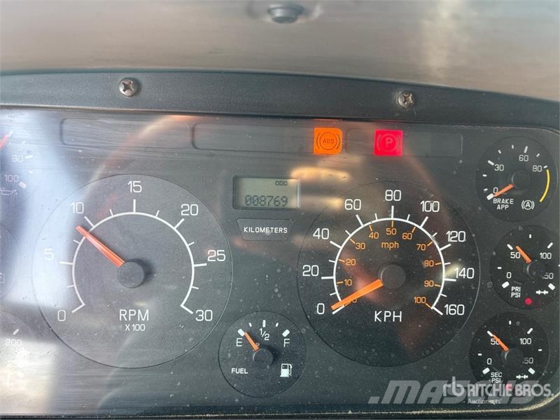 Kenworth T2000 6x4 T/A Sleeper Truck Tractor Vilcēji