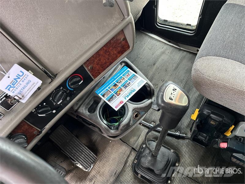 Kenworth T300 Camiones con caja de remolque