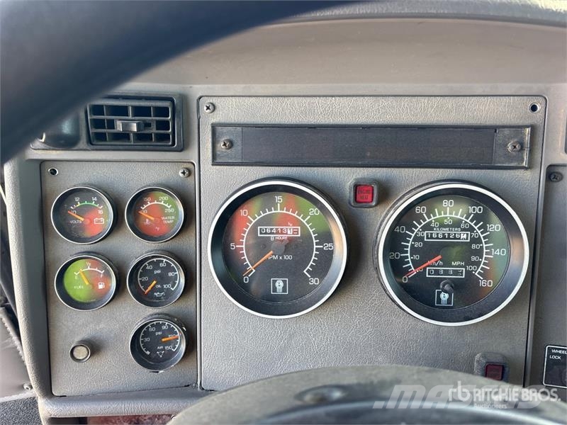 Kenworth T300 Camiones con caja de remolque