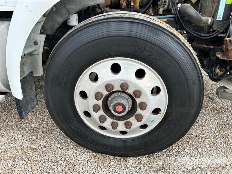 Kenworth T300 Camiones con caja de remolque