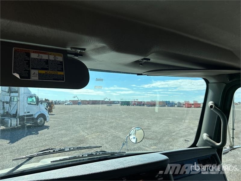 Kenworth T300 شاحنات الرافعات