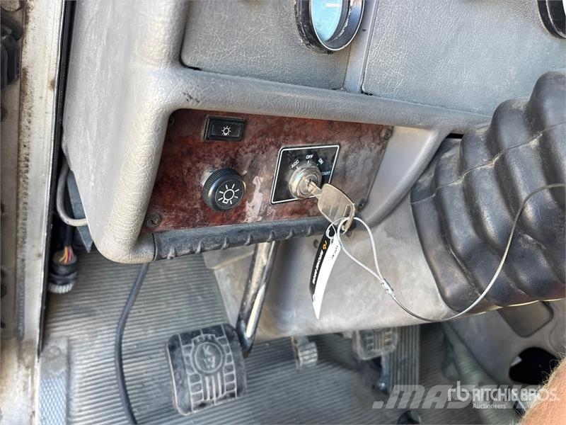 Kenworth T300 Camiones con caja de remolque