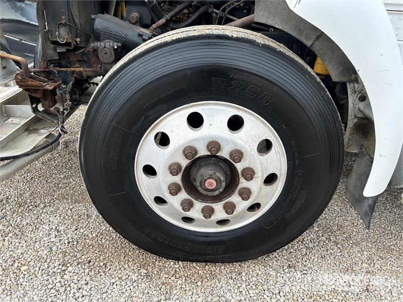 Kenworth T300 Camiones con caja de remolque