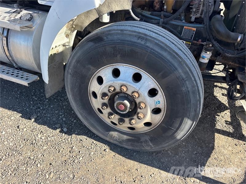 Kenworth T300 Camiones con caja de remolque
