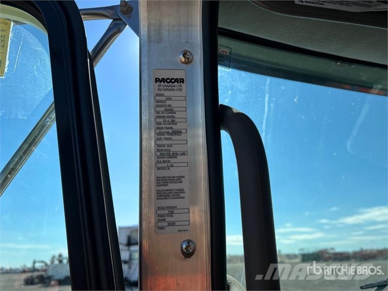 Kenworth T300 شاحنات الرافعات