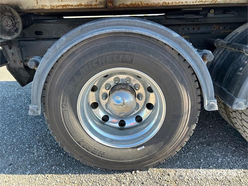 Kenworth T300 شاحنات الرافعات