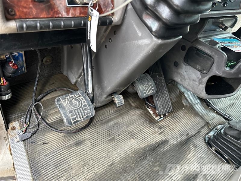 Kenworth T300 Camiones con caja de remolque