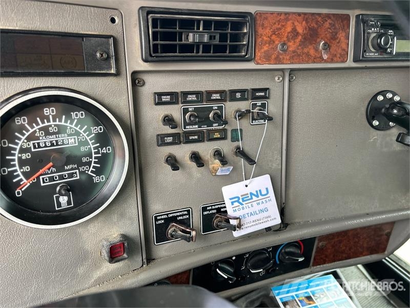Kenworth T300 Camiones con caja de remolque