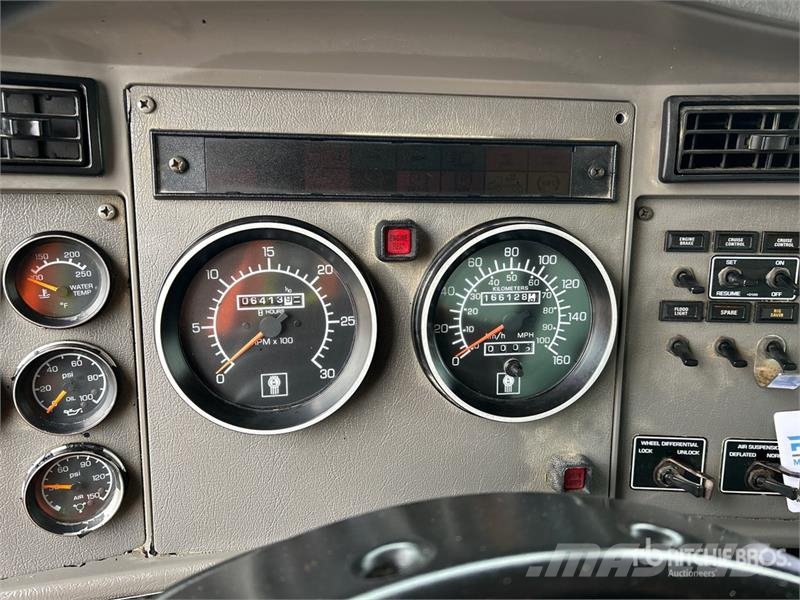 Kenworth T300 Camiones con caja de remolque