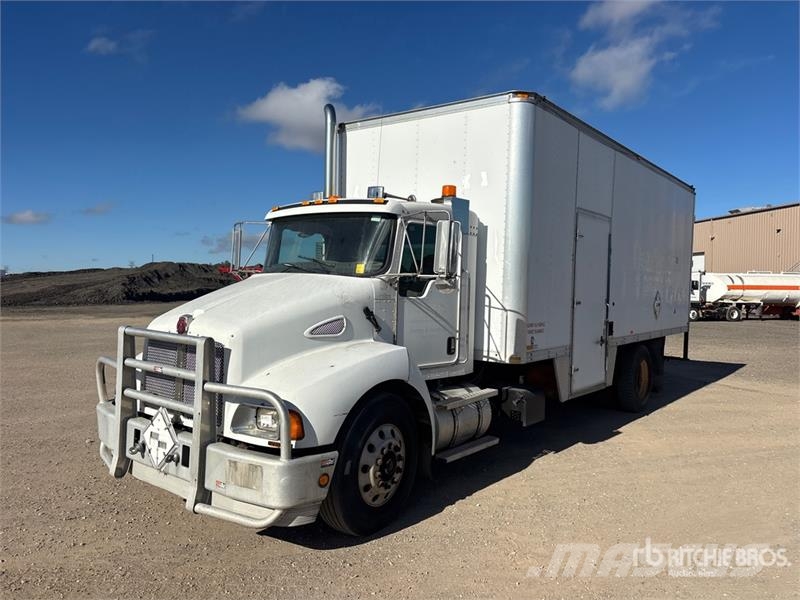 Kenworth T300 Bakwagens met gesloten opbouw