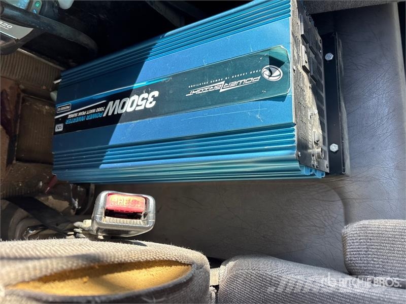 Kenworth T300 Camiones con caja de remolque