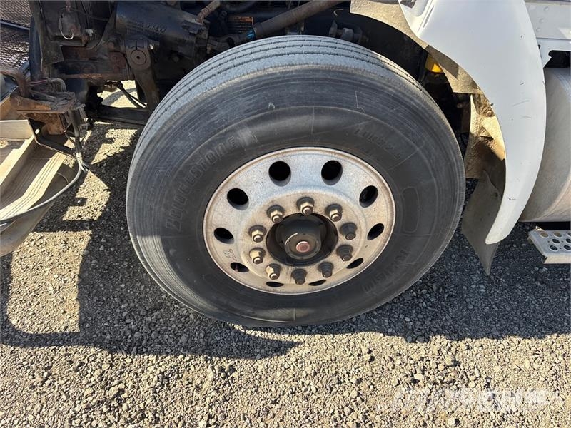 Kenworth T300 Camiones con caja de remolque