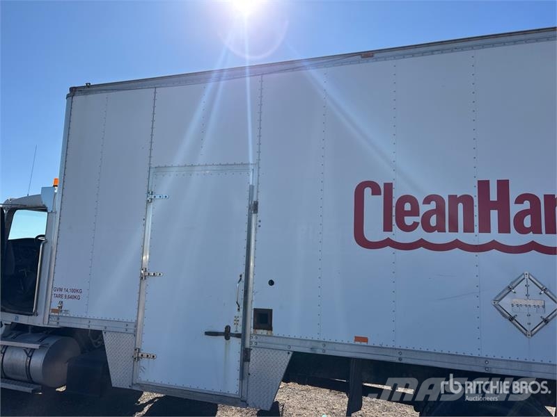Kenworth T300 Camiones con caja de remolque