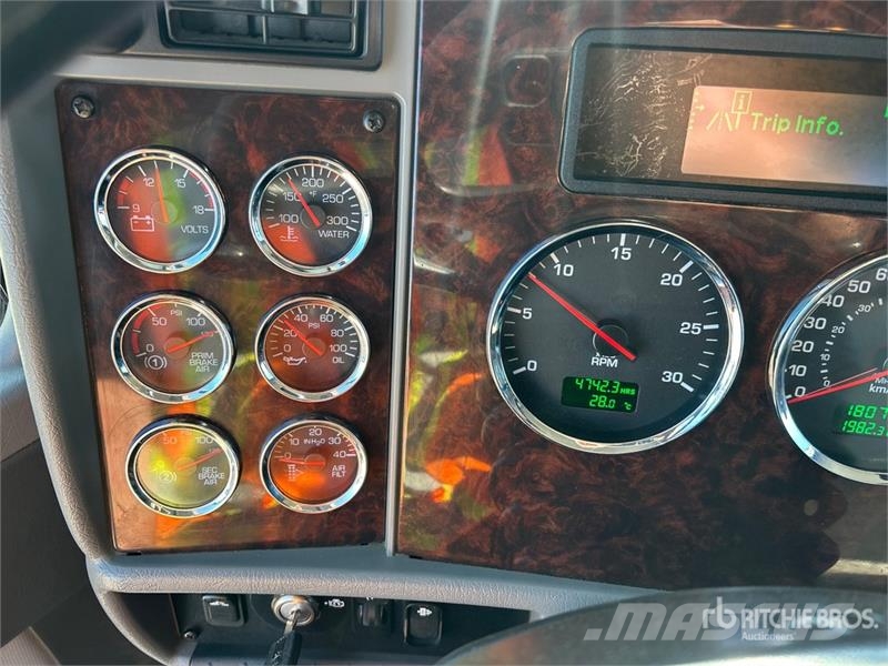 Kenworth T300 شاحنات الرافعات