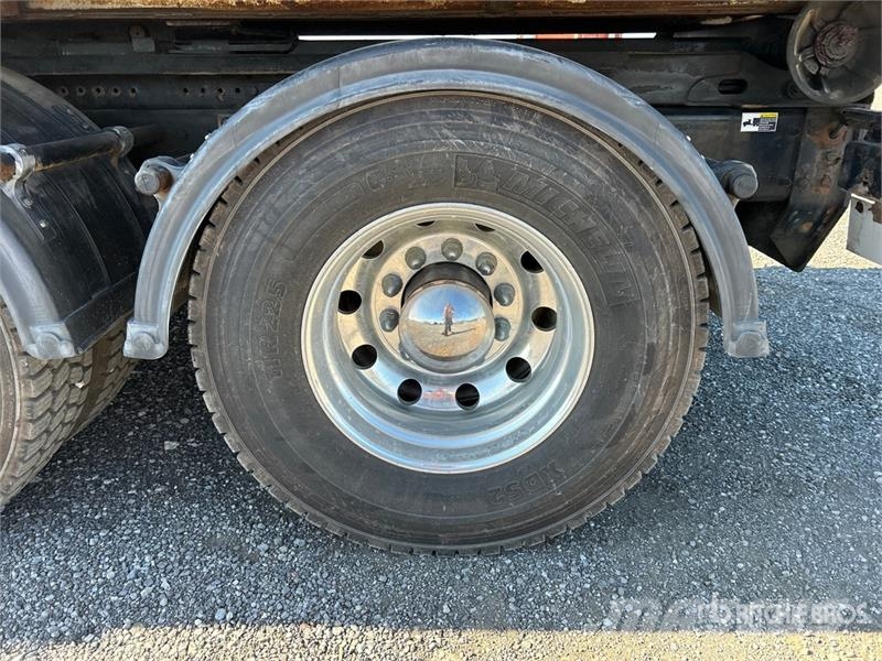Kenworth T300 شاحنات الرافعات