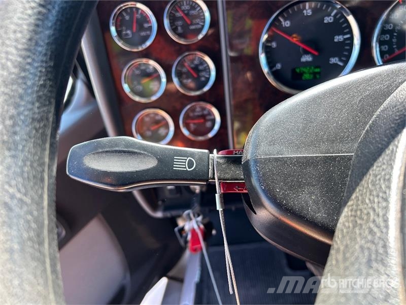 Kenworth T300 شاحنات الرافعات