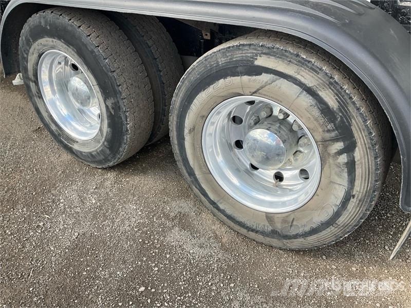 Kenworth T300 Tovornjaki za vodo