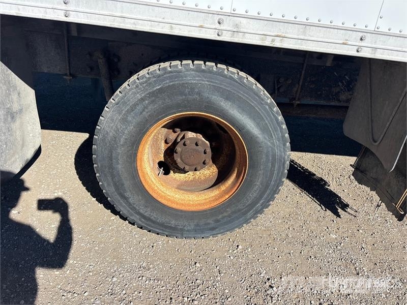 Kenworth T300 Camiones con caja de remolque