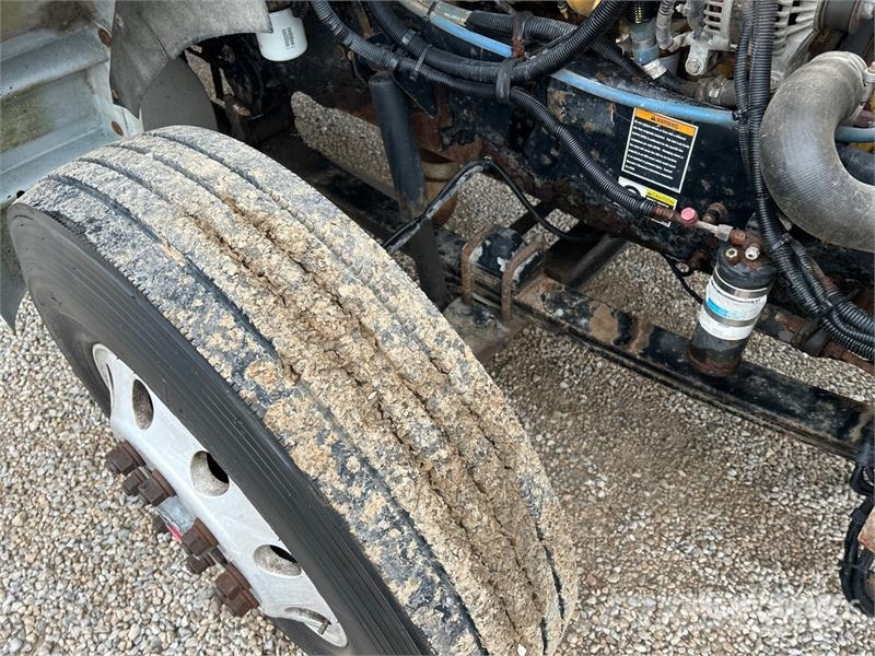 Kenworth T300 Camiones con caja de remolque