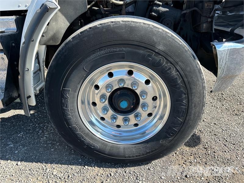 Kenworth T300 شاحنات الرافعات